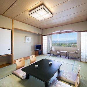 Classic Accessible Room Two Single Beds Mountain View